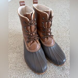 NEW CONDITION ESPRIT DUCK BOOTS IN SIZE 9 1/2. Cute Spring boot!